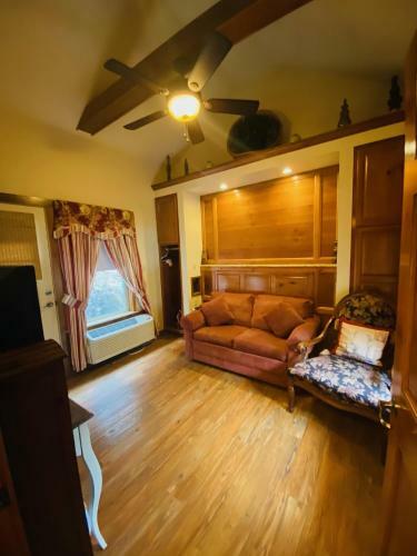 Bed & Breakfast All Seasons Treehouse Village