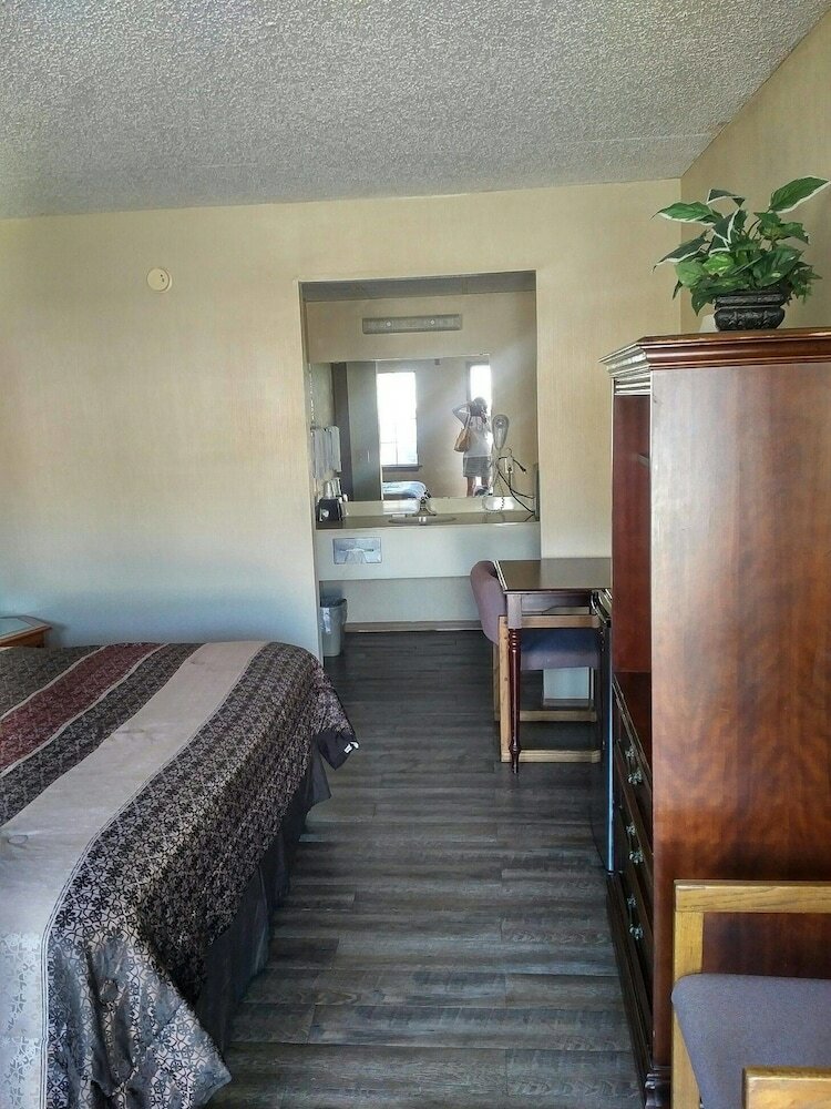 Motel Ozark Swiss Inn