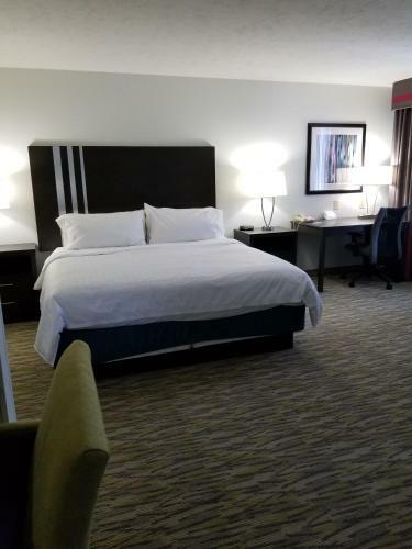 Holiday Inn Express Hotel & Suites Omaha West
