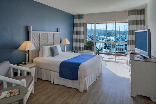 Bay Club Hotel And Marina