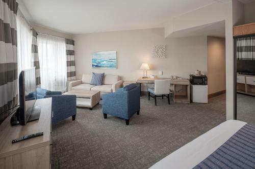 Bay Club Hotel And Marina
