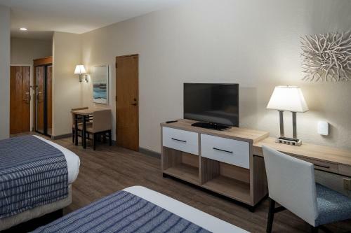 Bay Club Hotel And Marina