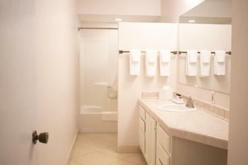Hotel La Jolla Cove Suites