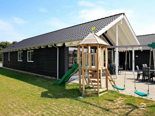 Six-bedroom Holiday Home In Bogense