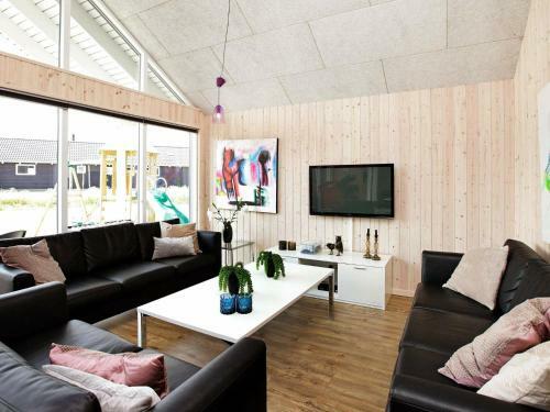 Six-bedroom Holiday Home In Bogense