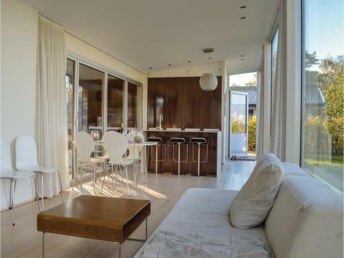 Three-bedroom Holiday Home In Dronningmolle