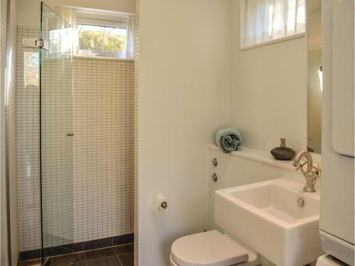 Three-bedroom Holiday Home In Dronningmolle