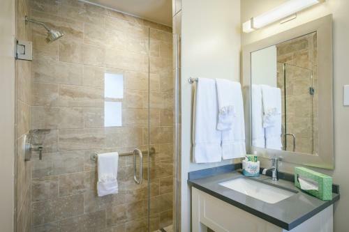 Hotel Pacific Shores Inn