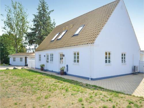 Eight-bedroom Holiday Home In Ebeltoft