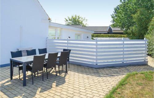 Eight-bedroom Holiday Home In Ebeltoft