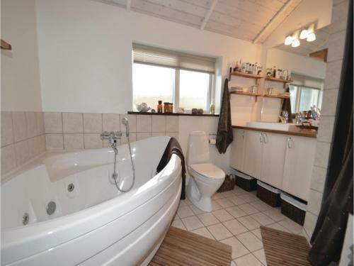 Four-bedroom Holiday Home Ebeltoft With Sea View 04