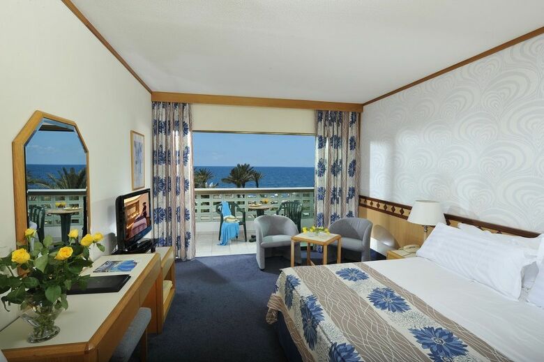 Hotel Constantinou Bros Athena Beach