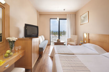 Hotel Louis Phaethon Beach