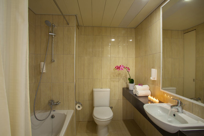 Hotel Queens Bay