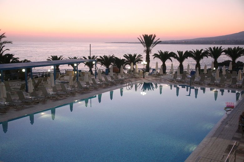 Hotel Queens Bay