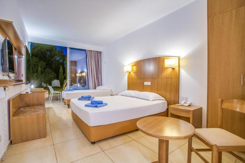 Hotel Adelais Bay