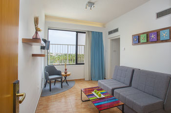 Hotel Cavo Maris Beach
