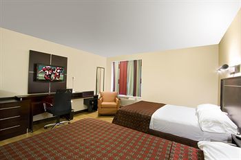 Hotel Red Roof Plus + Columbus Downtown-convention Center