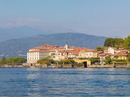 Baveno Villa Sleeps 16 Pool Wifi