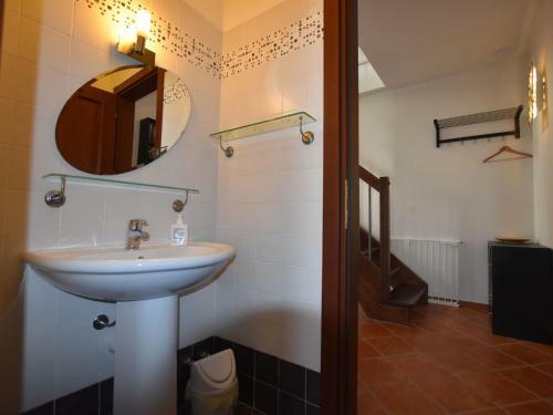 Spacious Apartment In Belvedere Langhe With Terrace