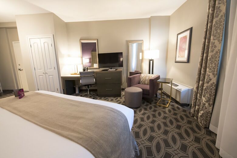 Crowne Plaza Saddle Brook, An Ihg Hotel