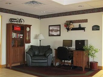 Hotel Dollinger's Inn & Suites