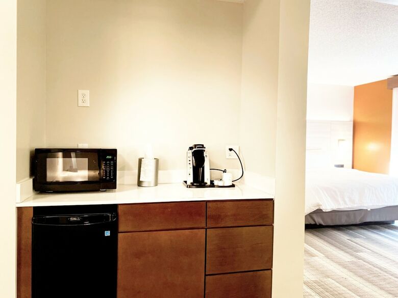 Holiday Inn Express Hotel & Suites Logansport