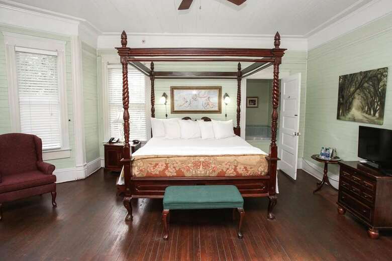 Bed & Breakfast Coombs Inn And Suites