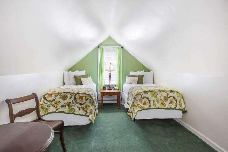Bed & Breakfast Coombs Inn And Suites