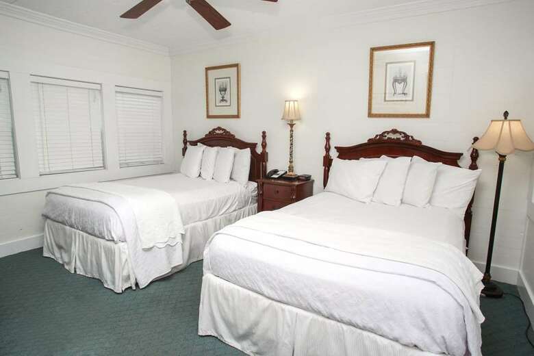 Bed & Breakfast Coombs Inn And Suites