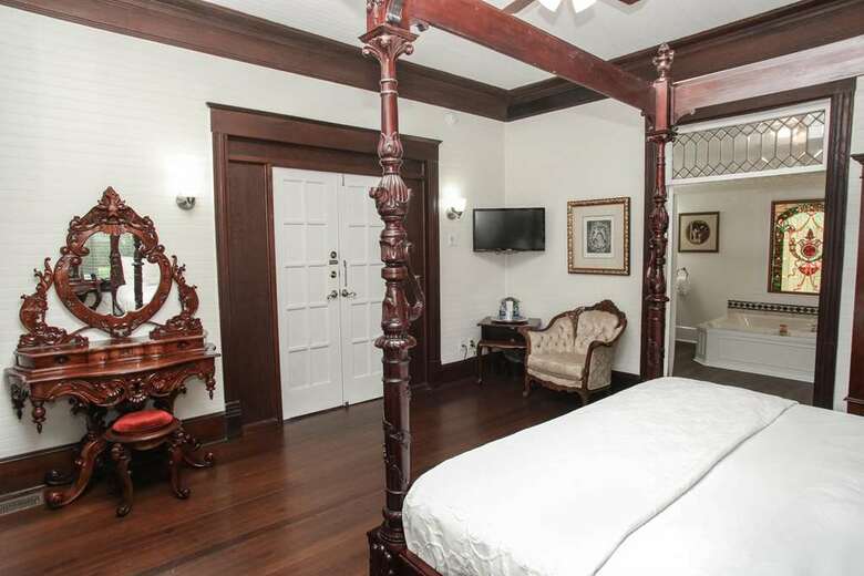 Bed & Breakfast Coombs Inn And Suites