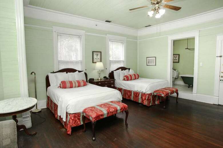 Bed & Breakfast Coombs Inn And Suites