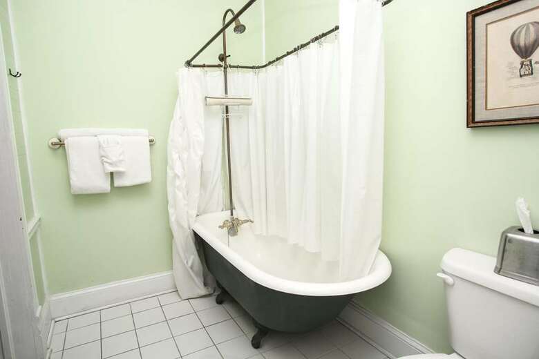 Bed & Breakfast Coombs Inn And Suites