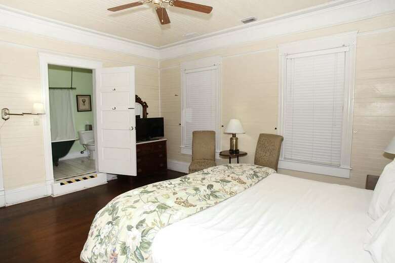 Bed & Breakfast Coombs Inn And Suites