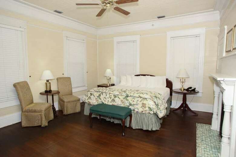 Bed & Breakfast Coombs Inn And Suites