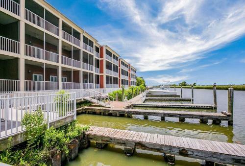 Water Street Hotel & Marina