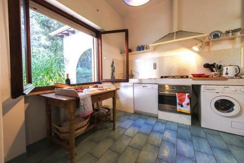 Livorno Villa Sleeps 7 Wifi