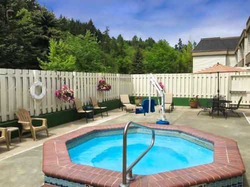Guesthouse Inn & Suites Hotel
