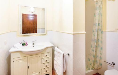 Nine-bedroom Holiday Home In Perugia -pg-