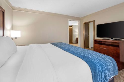 Holiday Inn Express Hotel & Suites Newark-heath