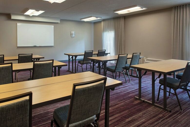 Hotel Courtyard Lincroft Red Bank