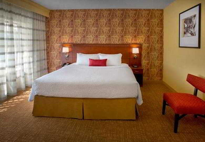 Hotel Courtyard Lincroft Red Bank