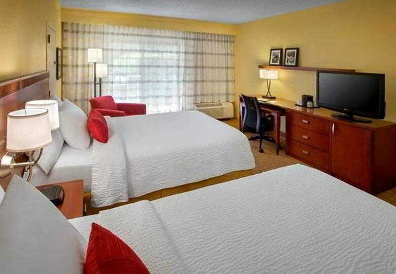 Hotel Courtyard Lincroft Red Bank