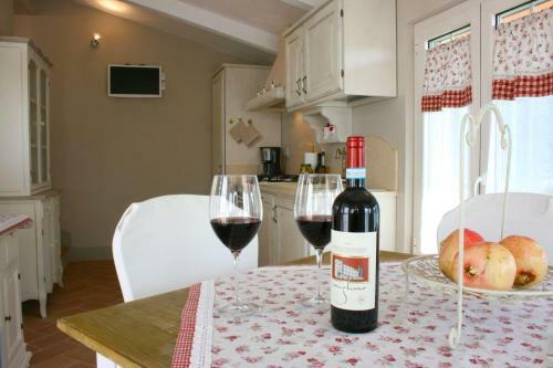 Il Borgo Villa Sleeps 3 Pool Air Con Wifi