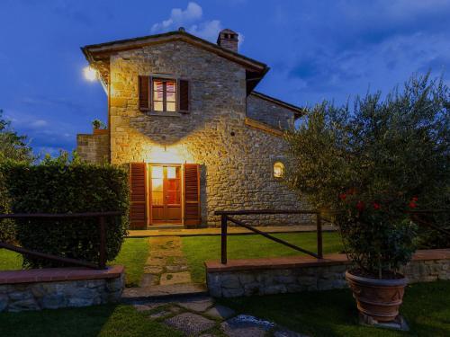 Spacious Villa In Cortona Tuscany With Swimming Pool