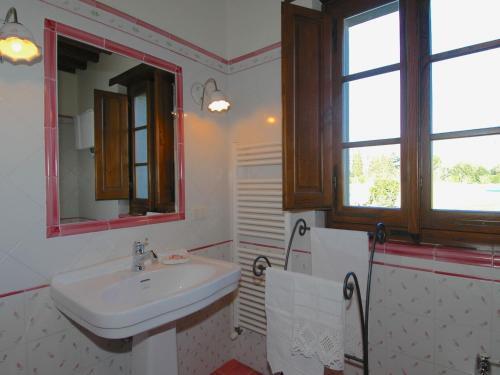 Spacious Villa In Cortona Tuscany With Swimming Pool