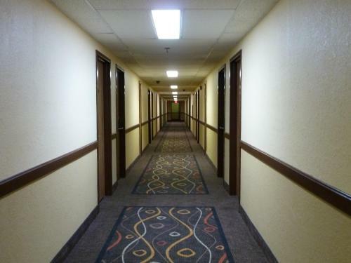 Hotel Katahdin Inn & Suites