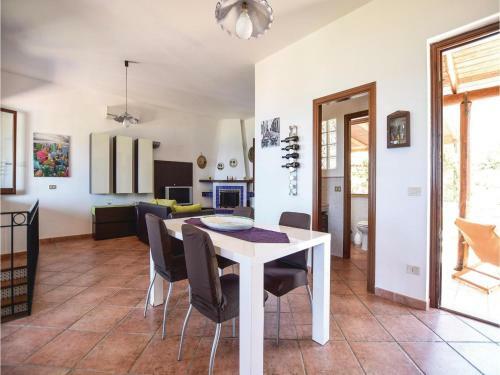 Four-bedroom Holiday Home In Custonaci