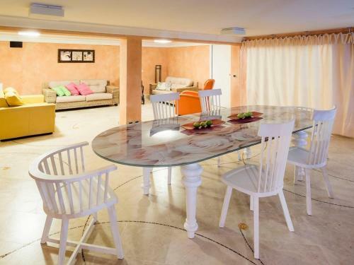 Donnalucata Villa Sleeps 8 Pool Wifi