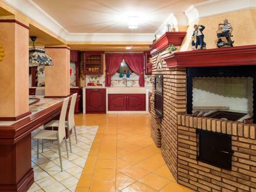 Donnalucata Villa Sleeps 8 Pool Wifi